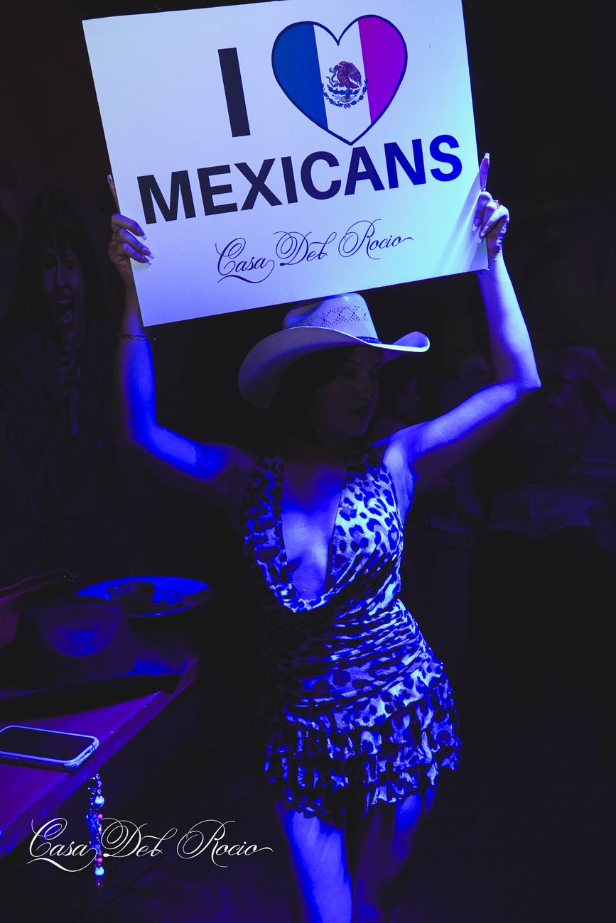 Guest holding an I love Mexicans sign
